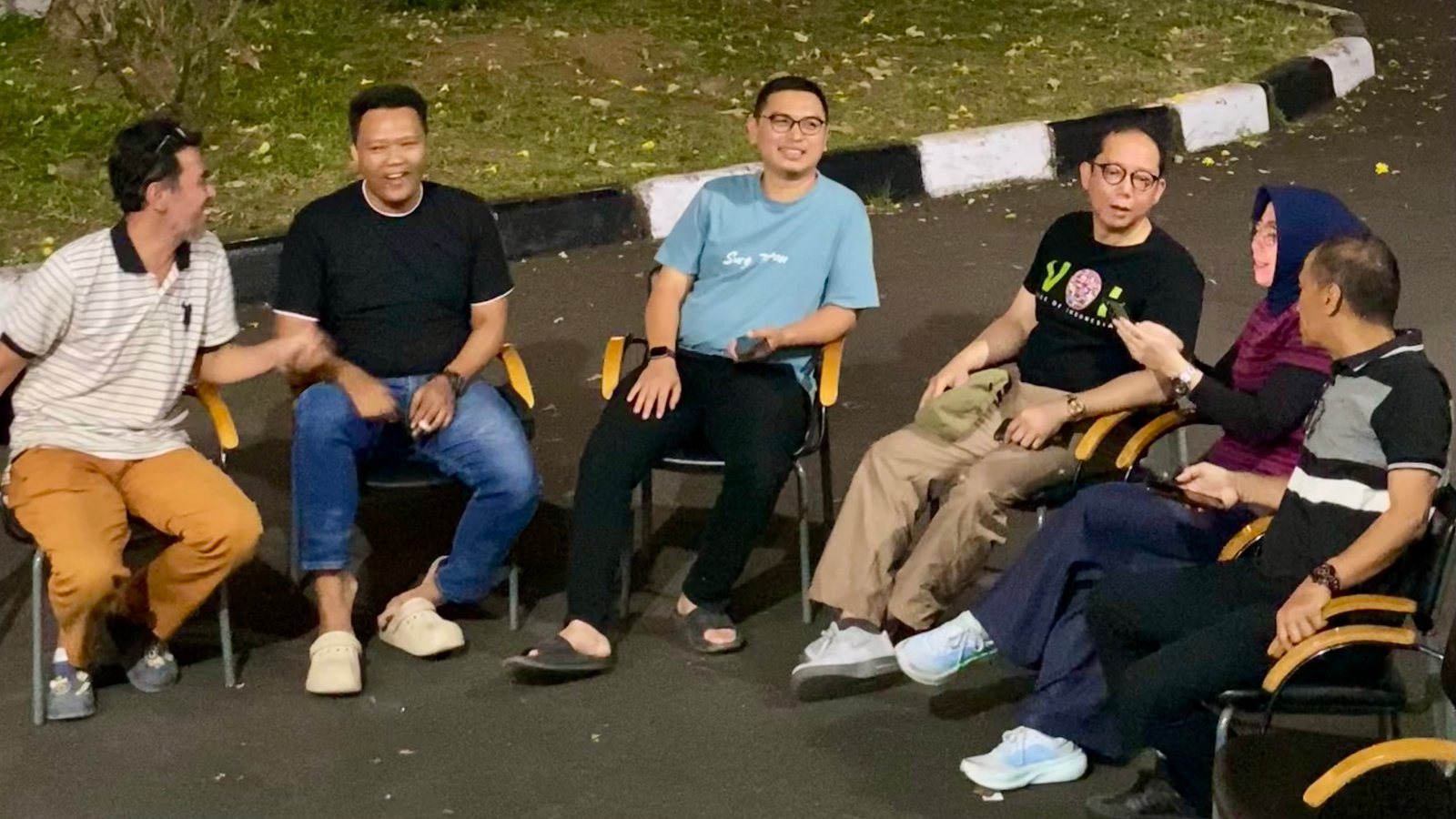 Malam Minggu Jangan di Rumah Aja! Out of the Box RRI Pro 2 × Inovindo Hadirkan Musik, Komedi, dan Ruang Kreativitas di Bandung