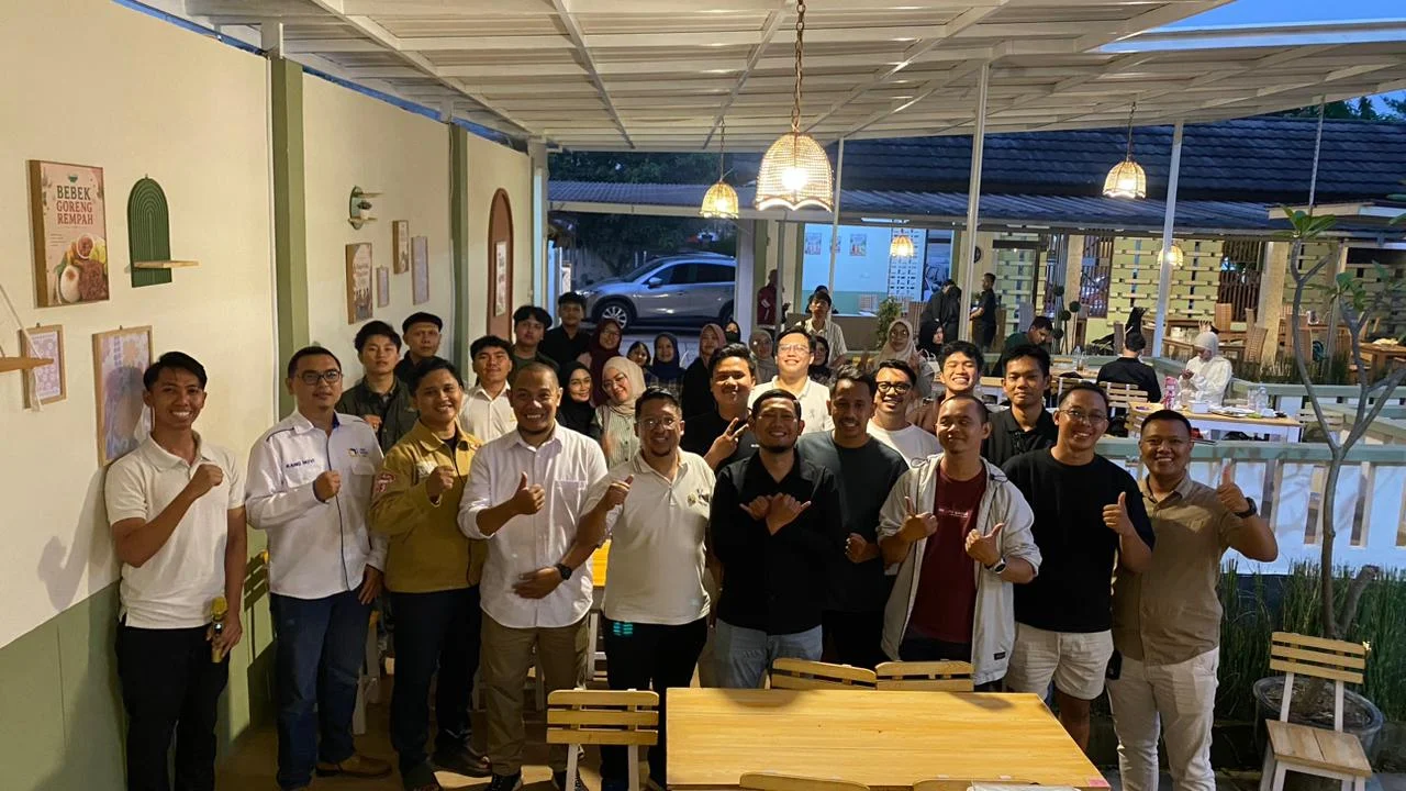 Para peserta, narasumber, dan pengurus HIPMI berfoto bersama usai mengikuti rangkaian Bizlab 5