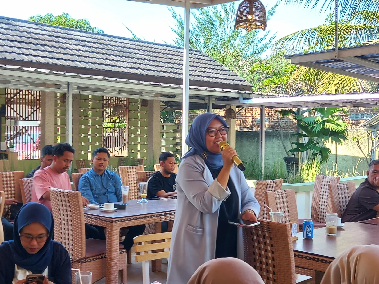 Owner Restorame Ardina menjadi salah satu peserta yang bertanya