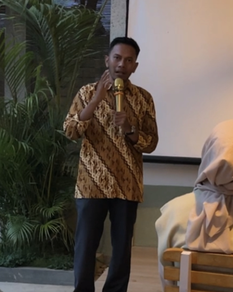 Ketua Umum DPD Pengembang Indonesia Jawa Barat Rayhan Nuradithia memaparkan materi tentang "Membangun Fondasi Bisnis UMKM yang Kuat Melalui Manajemen dan Sistem yang Efektif" pada kegiatan Bizlab HIPMI Series 7 di Sekretariat HIPMI Kabupaten Bandung, Restorame Katapang
